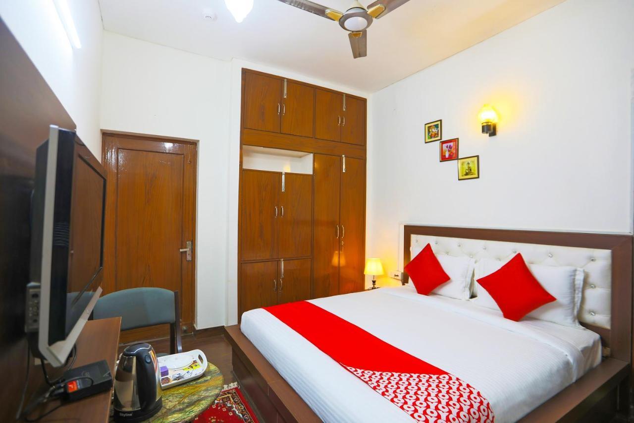 Oyo 62702 Golden Home Stay New Delhi Exterior photo