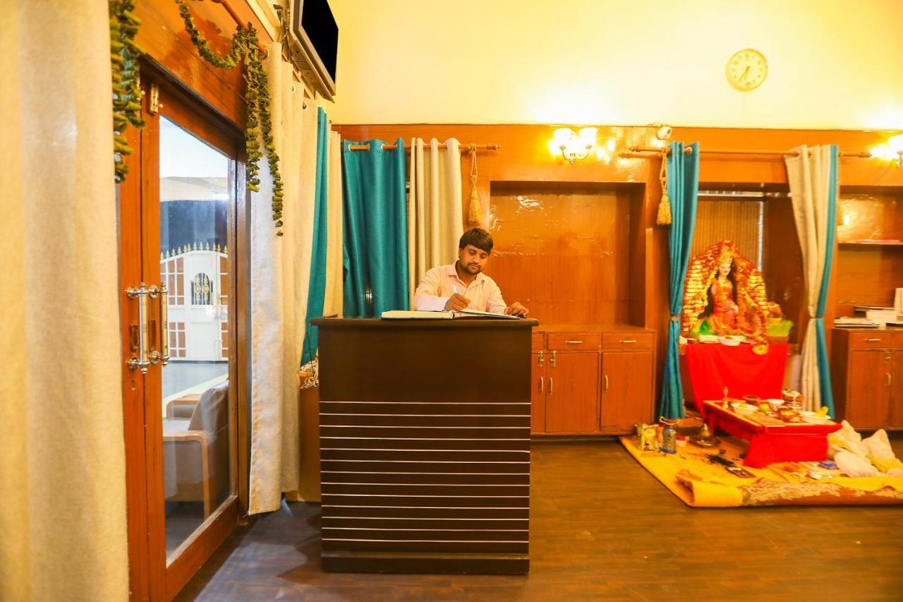 Oyo 62702 Golden Home Stay New Delhi Exterior photo